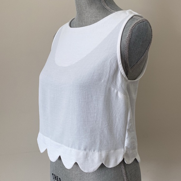 Monteau Los Angeles Sleeveless Scalloped Hem Cropped Shell White Size Small - Picture 3 of 9